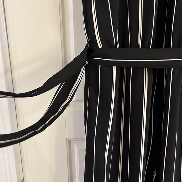 Suzy Shier. Jumpsuit. Halter tie. Open back - Picture 3 of 6